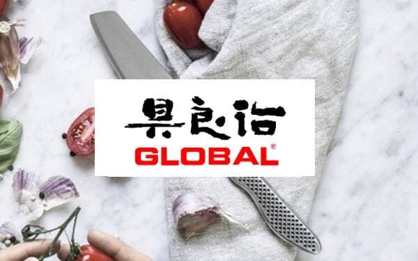 Bild på knivar och Globals logotyp